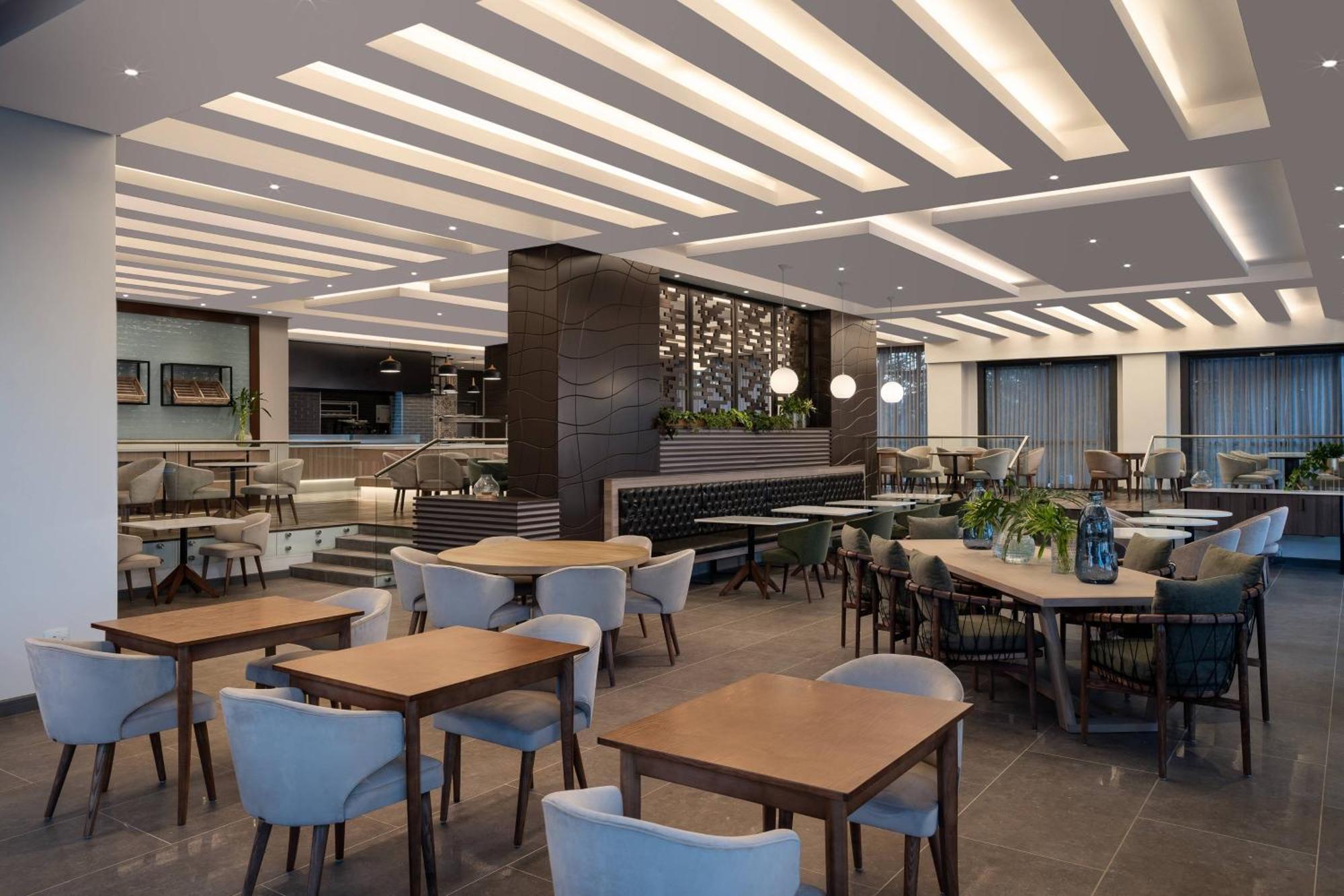 Protea Hotel by Marriott Johannesburg Wanderers Exterior foto