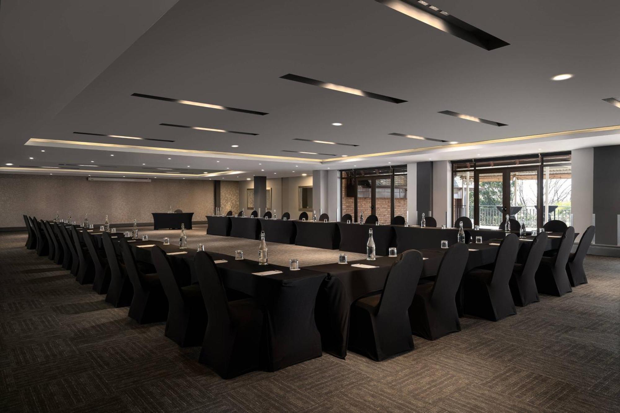 Protea Hotel by Marriott Johannesburg Wanderers Exterior foto