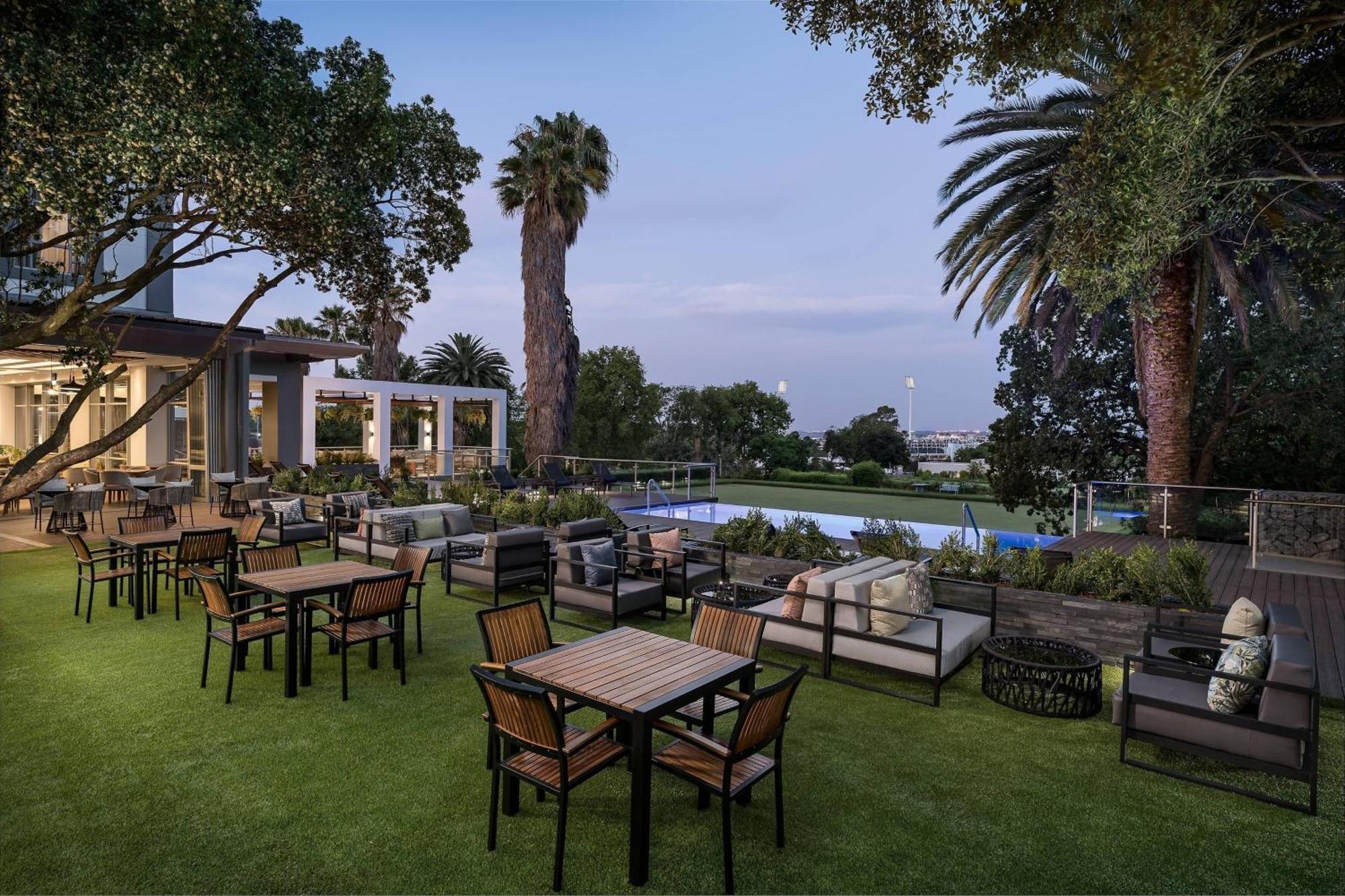 Protea Hotel by Marriott Johannesburg Wanderers Exterior foto