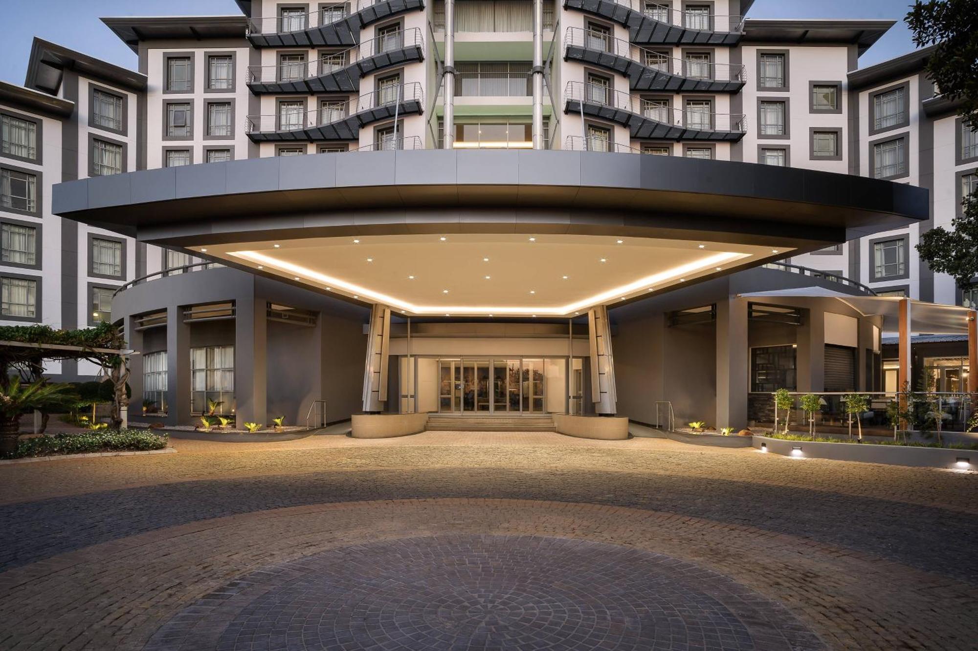 Protea Hotel by Marriott Johannesburg Wanderers Exterior foto