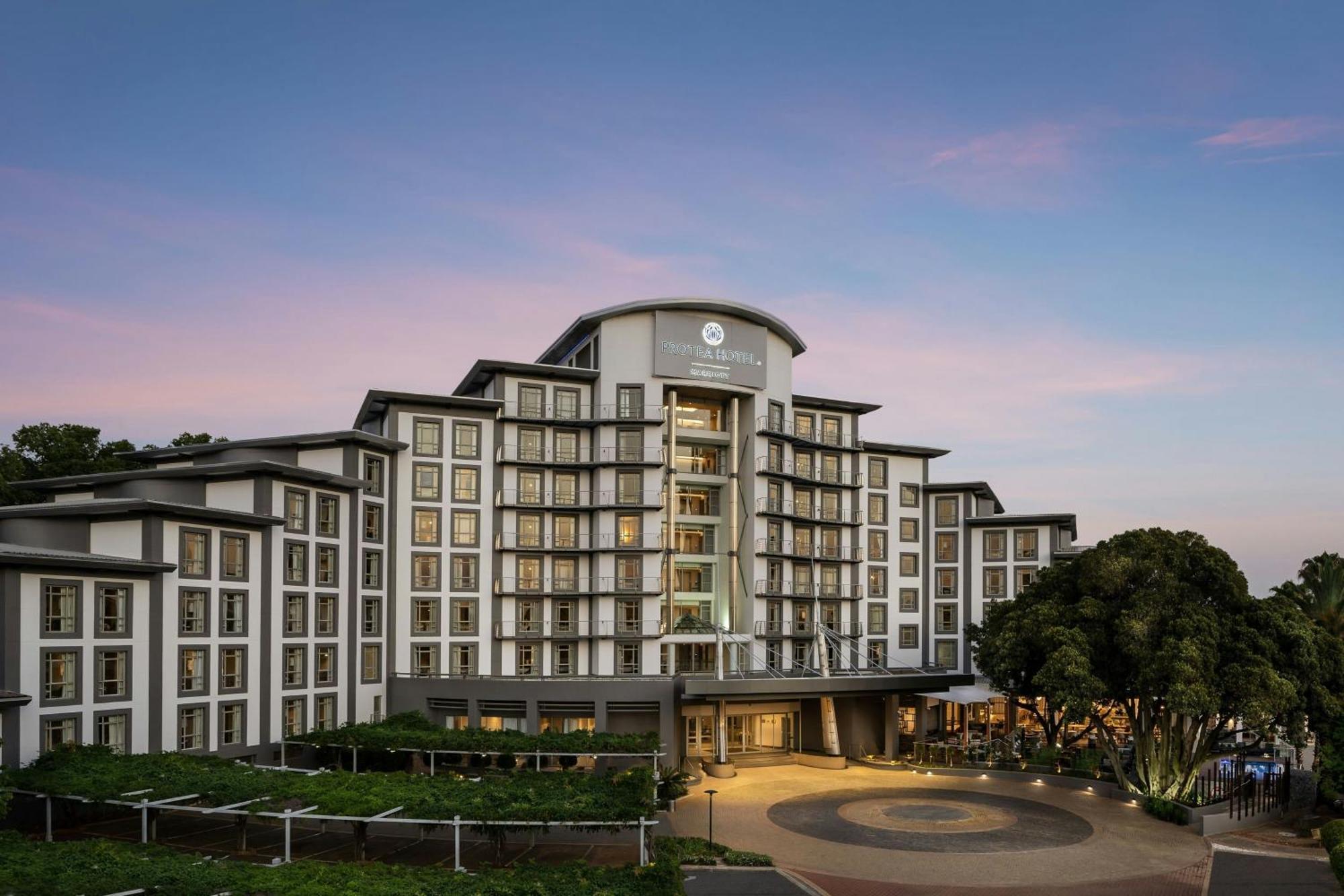 Protea Hotel by Marriott Johannesburg Wanderers Exterior foto