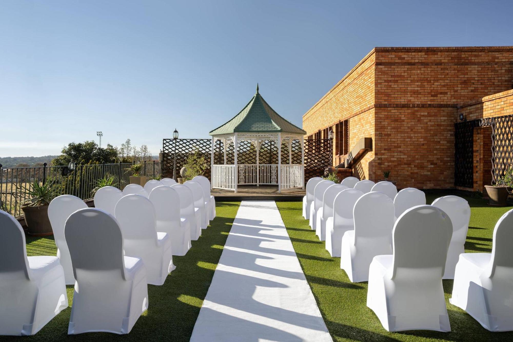 Protea Hotel by Marriott Johannesburg Wanderers Exterior foto